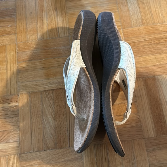 Sole - Picture 2 of 8